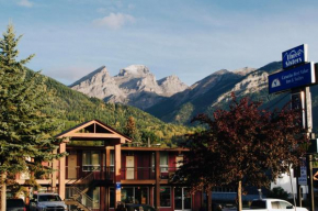 Гостиница Canadas Best Value Inn and Suites Fernie  Ферни